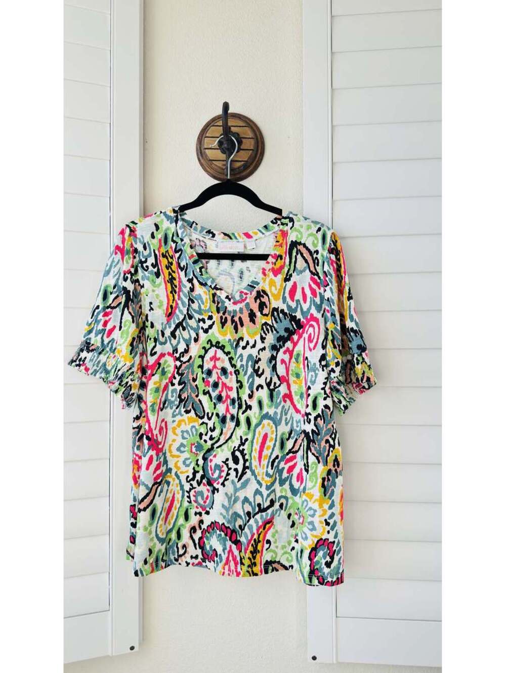 Belle by Kim Gravel Paisley Print V-Neck Top - Size 1X